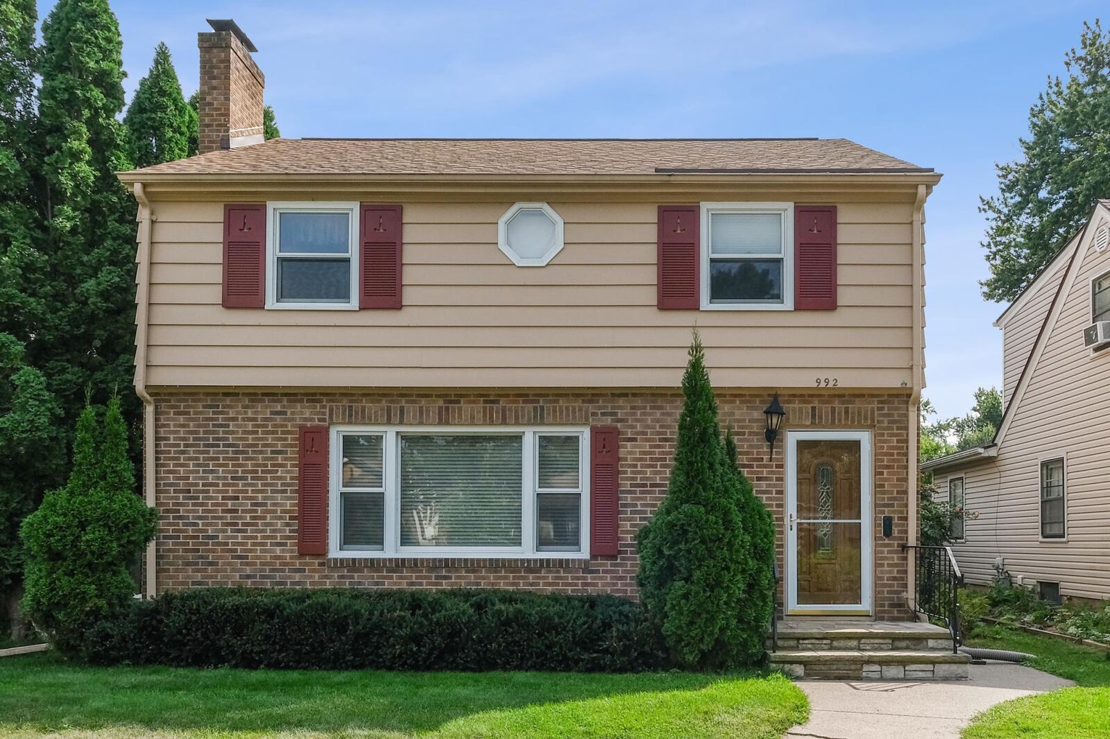 Property Photo:  992 Orange Avenue E  MN 55106 