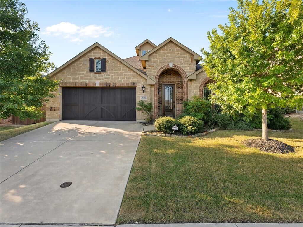 Property Photo: 218 Calvert Drive TX 76065