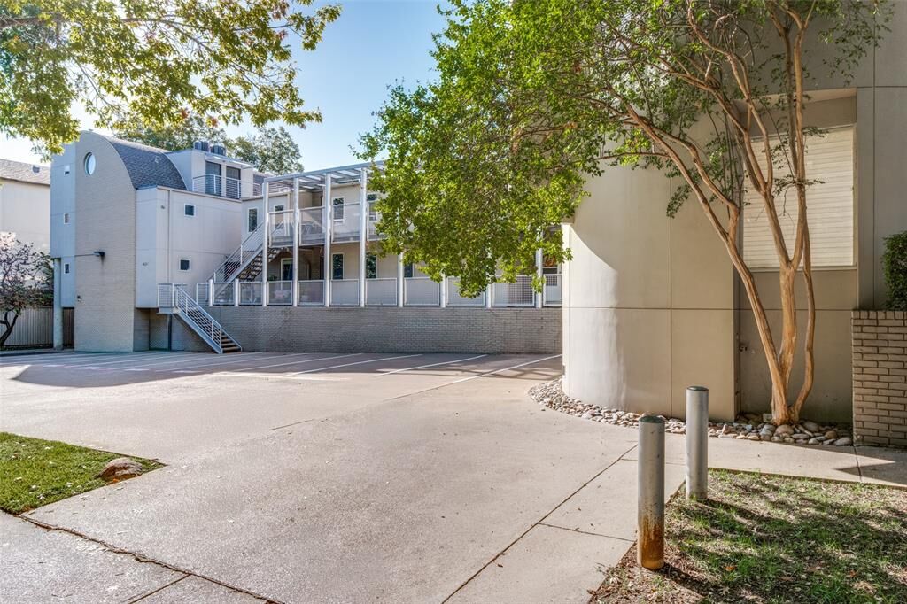Property Photo: 4231 Travis Street 22 TX 75205