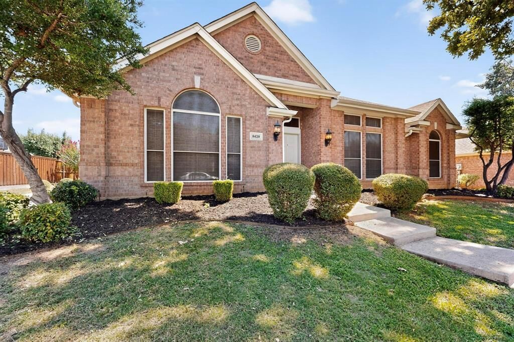 Property Photo:  8420 Grand View Drive  TX 76182 