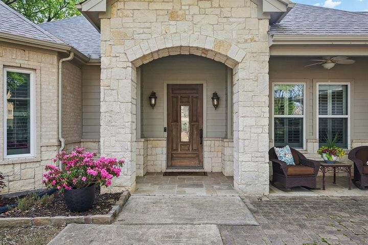 Property Photo: 8517 Stallion Street TX 76208