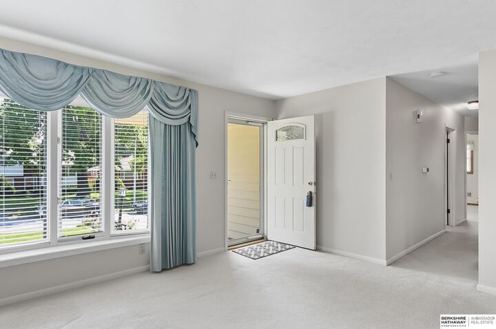 Property Photo:  2418 S 49th Avenue  NE 68106 