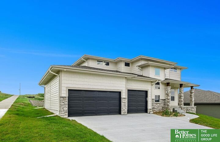 Property Photo:  11018 N 161st Street  NE 68007 