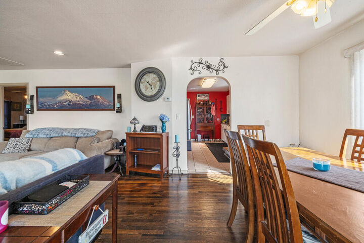 Property Photo:  2545 Darrow Avenue  OR 97601 