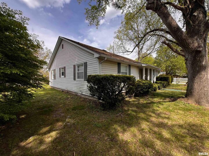 Property Photo: 810 E 7th Street IL 62801