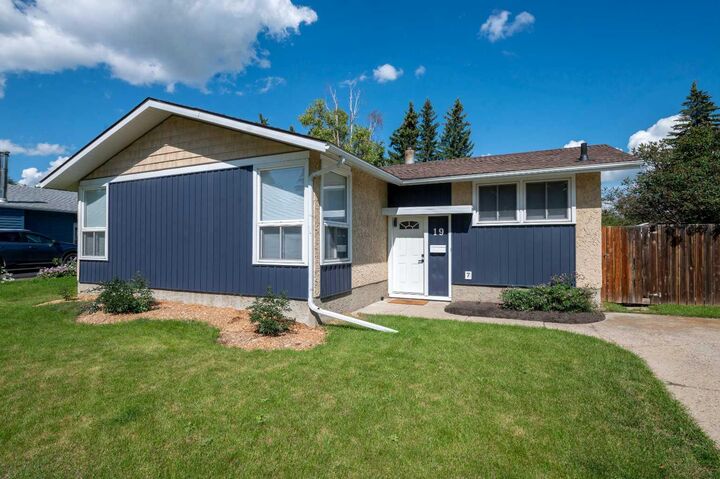 19 Sherwood Crescent  Red Deer AB T4N 0A4 photo