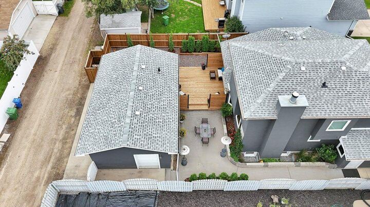 Property Photo:  167 Douglas Avenue  AB T4R 2G5 