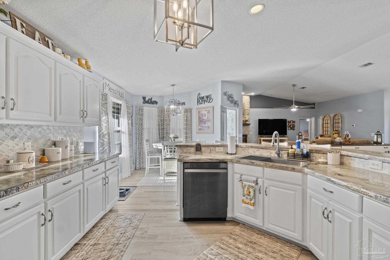 Property Photo: 5434 Gardenbrook Blvd FL 32570