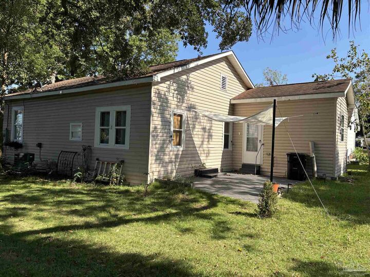 Property Photo:  2603 N 16th Ave  FL 32503 