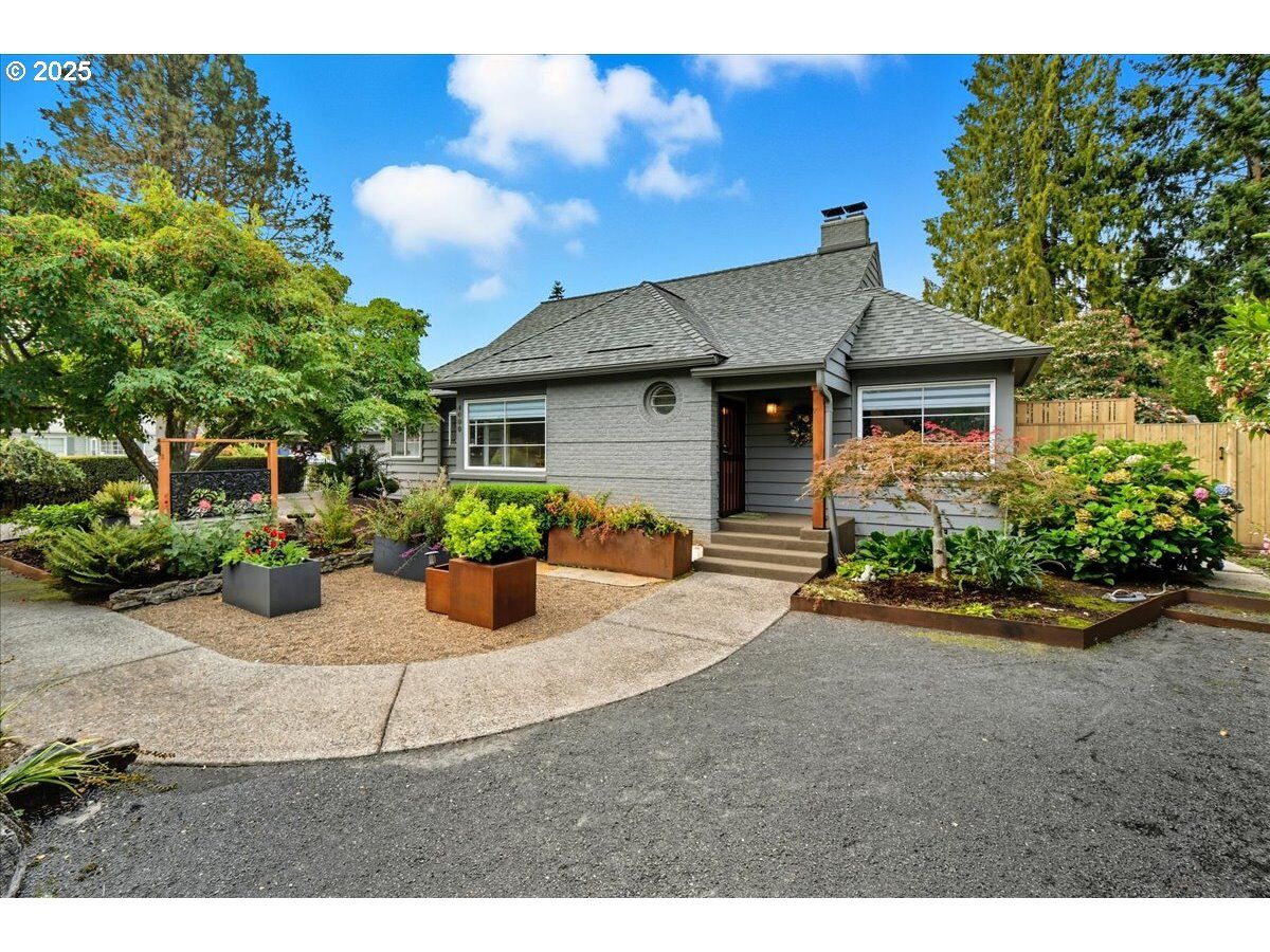 Property Photo:  4600 NW Washington St  WA 98663 