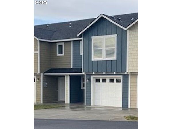 Property Photo:  688 E Oregon Ave  OR 97838 