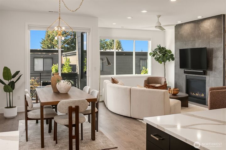 Property Photo:  733  4th Court S  WA 98033 