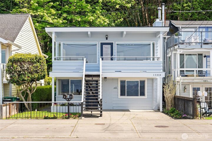 Property Photo:  1588  Alki Avenue SW  WA 98116 