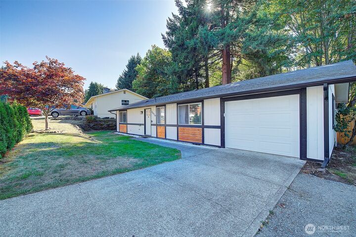 Property Photo:  2526  Olympic Boulevard  WA 98374 