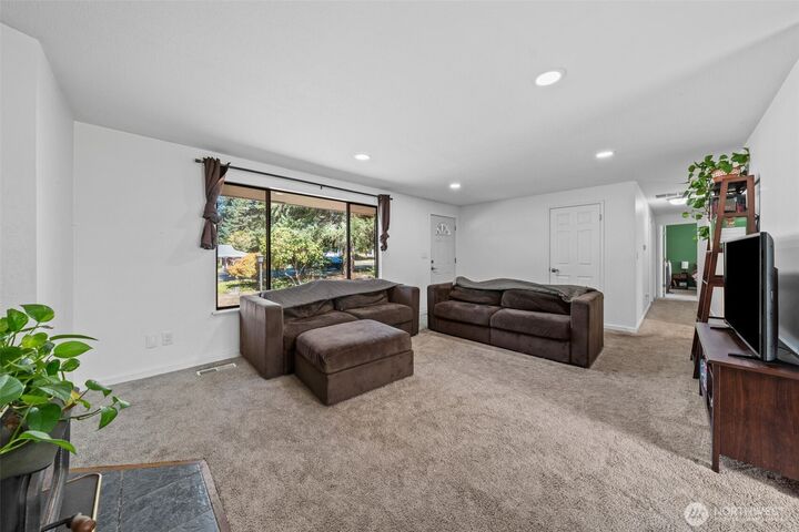 Property Photo: 12512 146th Street E WA 98374