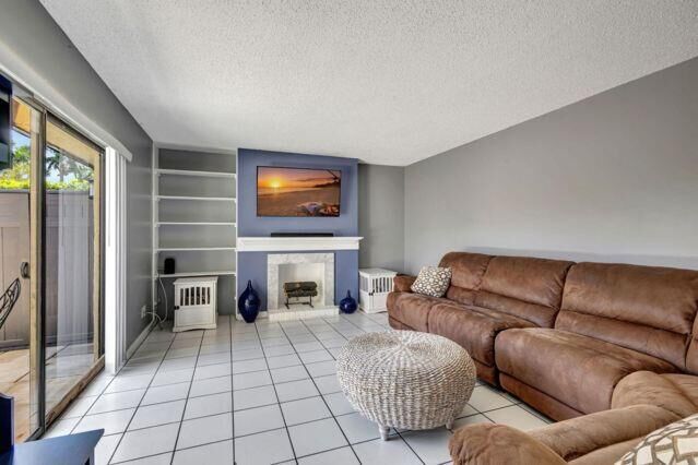 Property Photo:  1530 N Forest Lakes Circle B Circle  FL 33406 