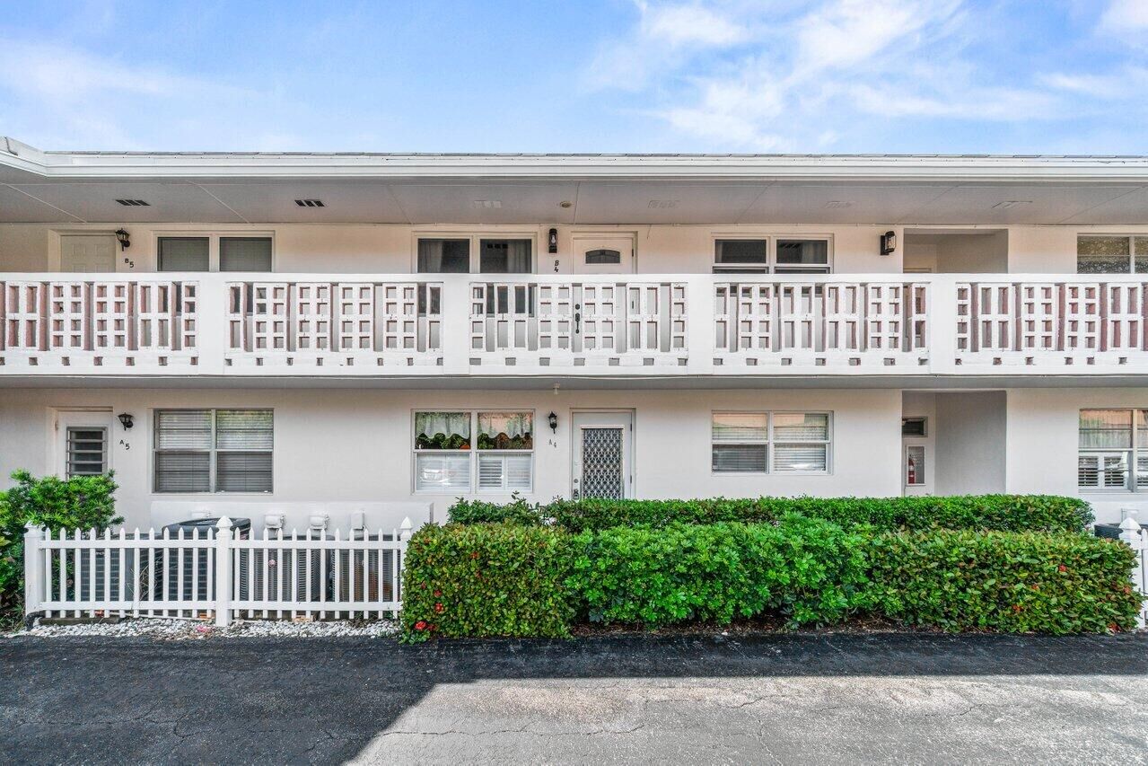 Property Photo: 35 SE 13th Street A4 FL 33432