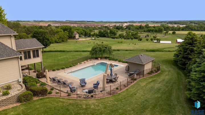 Property Photo:  809 W 3rd St  SD 57022 
