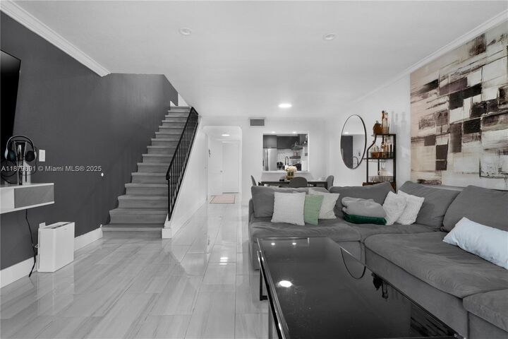 Property Photo:  9956 SW 88th St 128-1  FL 33176 