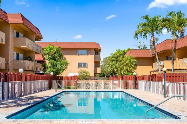 Property Photo:  9952 SW 88th St 9952  FL 33176 