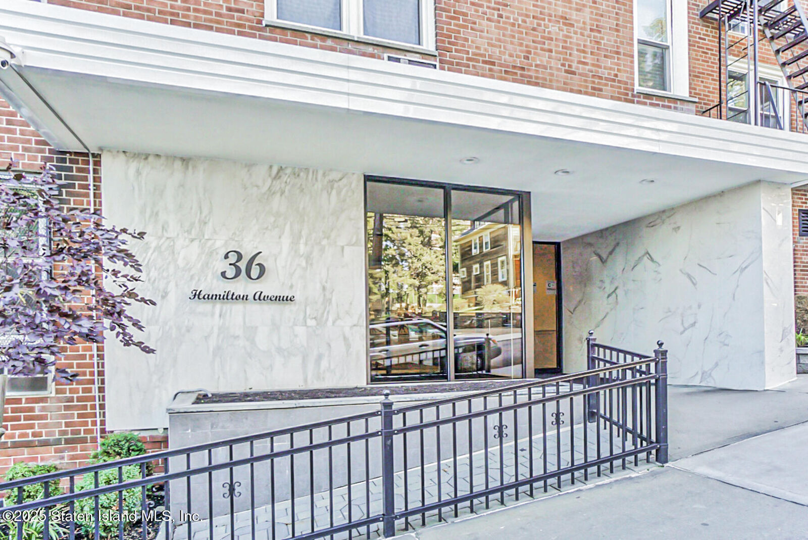 Property Photo: 36 Hamilton Avenue 6H NY 10301