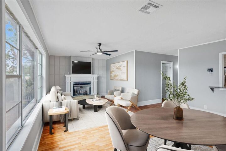 Property Photo:  2215 Lake St Street  LA 70601 