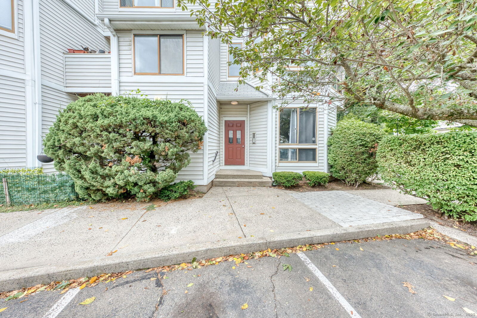 Property Photo: 999 Whalley Avenue 1H CT 06515