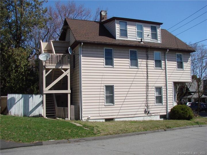 Property Photo:  246 Old Stratfield Road 1  CT 06825 