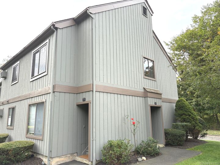 Property Photo:  8 Walnut Lane 8  CT 06902 