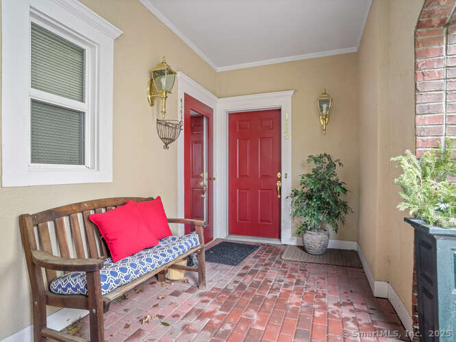 Property Photo: 51 Forest Avenue Apt 113 CT 06870
