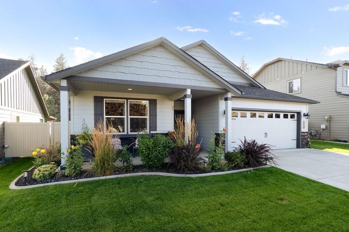 Property Photo:  1417 N Rogue River St  WA 99224 