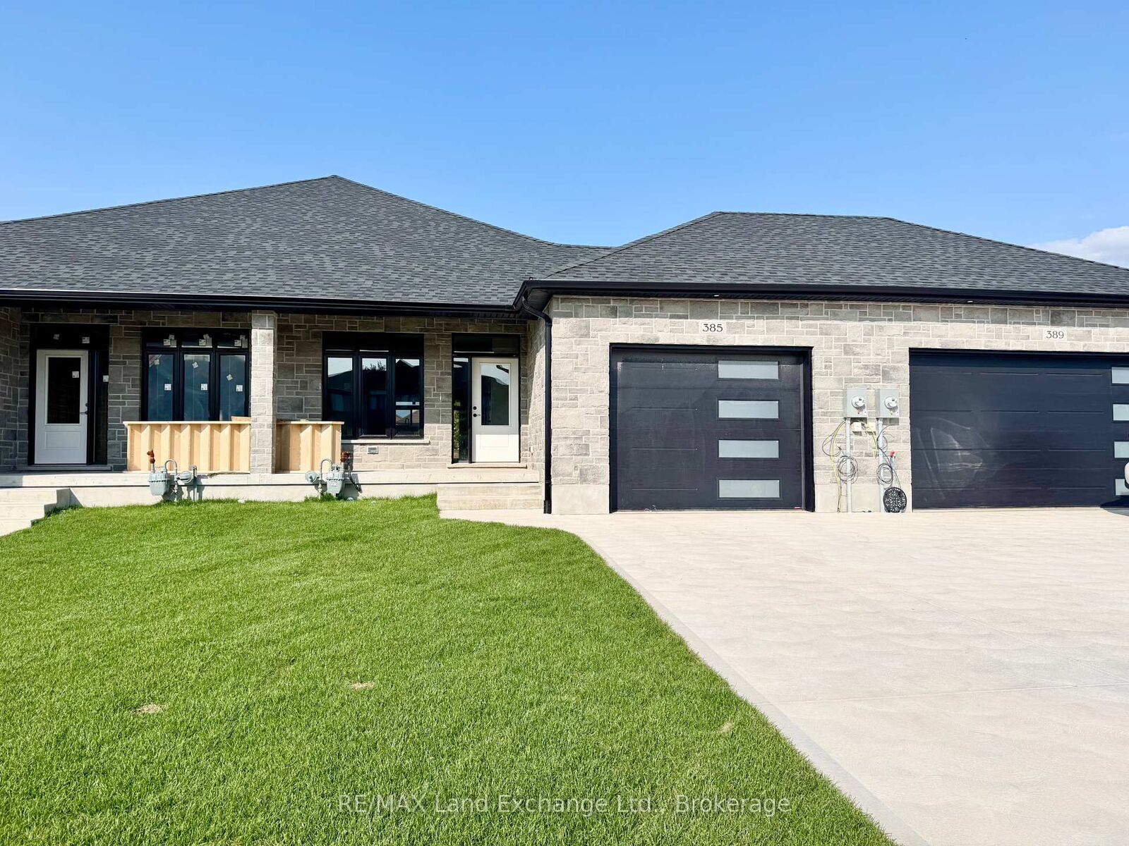 Property Photo:  385 Rosner Drive  ON N0H 2C8 