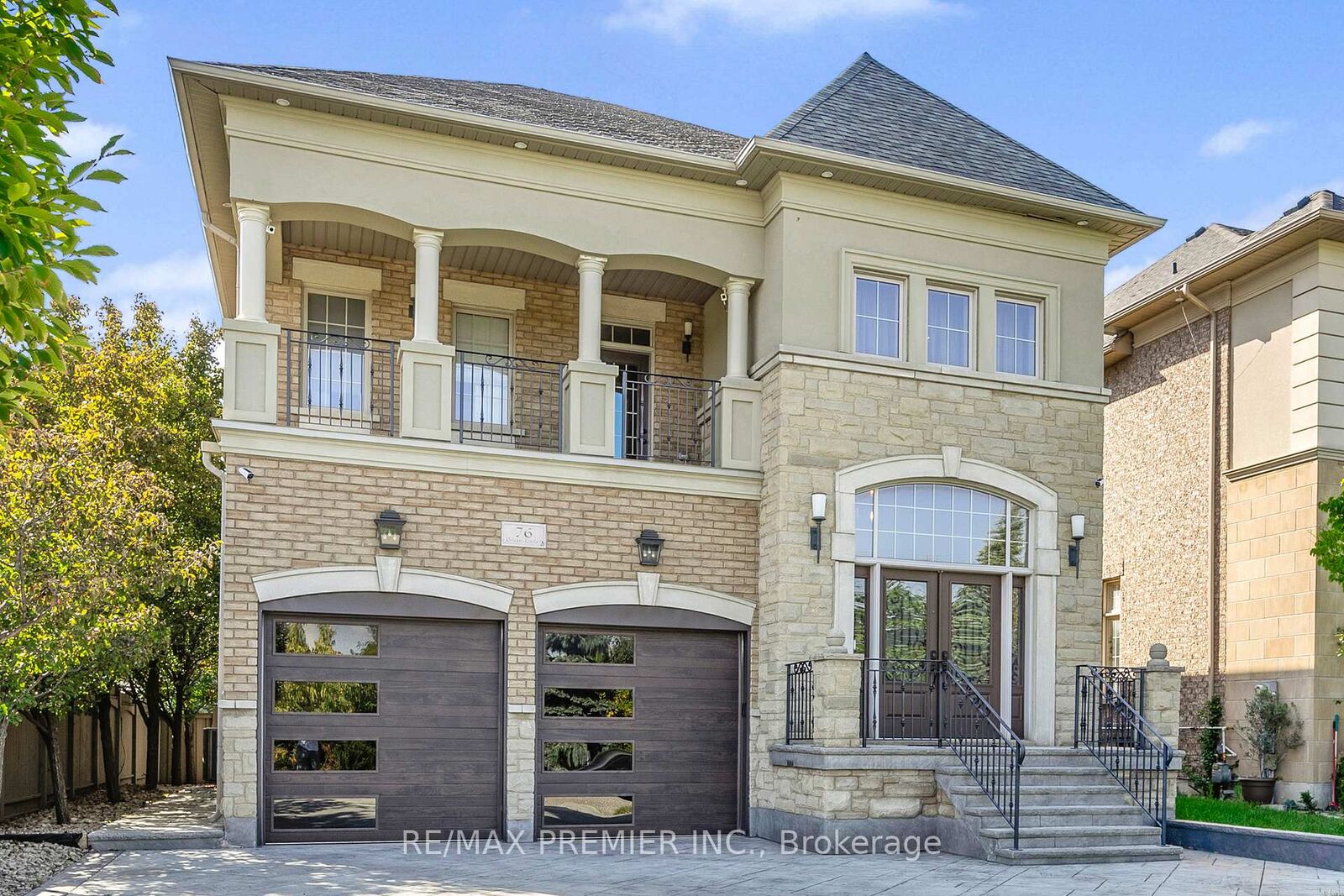 Photo de la propriété:  76 Orleans Circle  ON L4H 0V3 