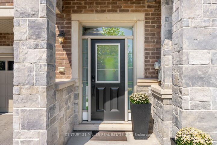 Photo de la propriété: 477 Izumi Gate ON L9E 1J7