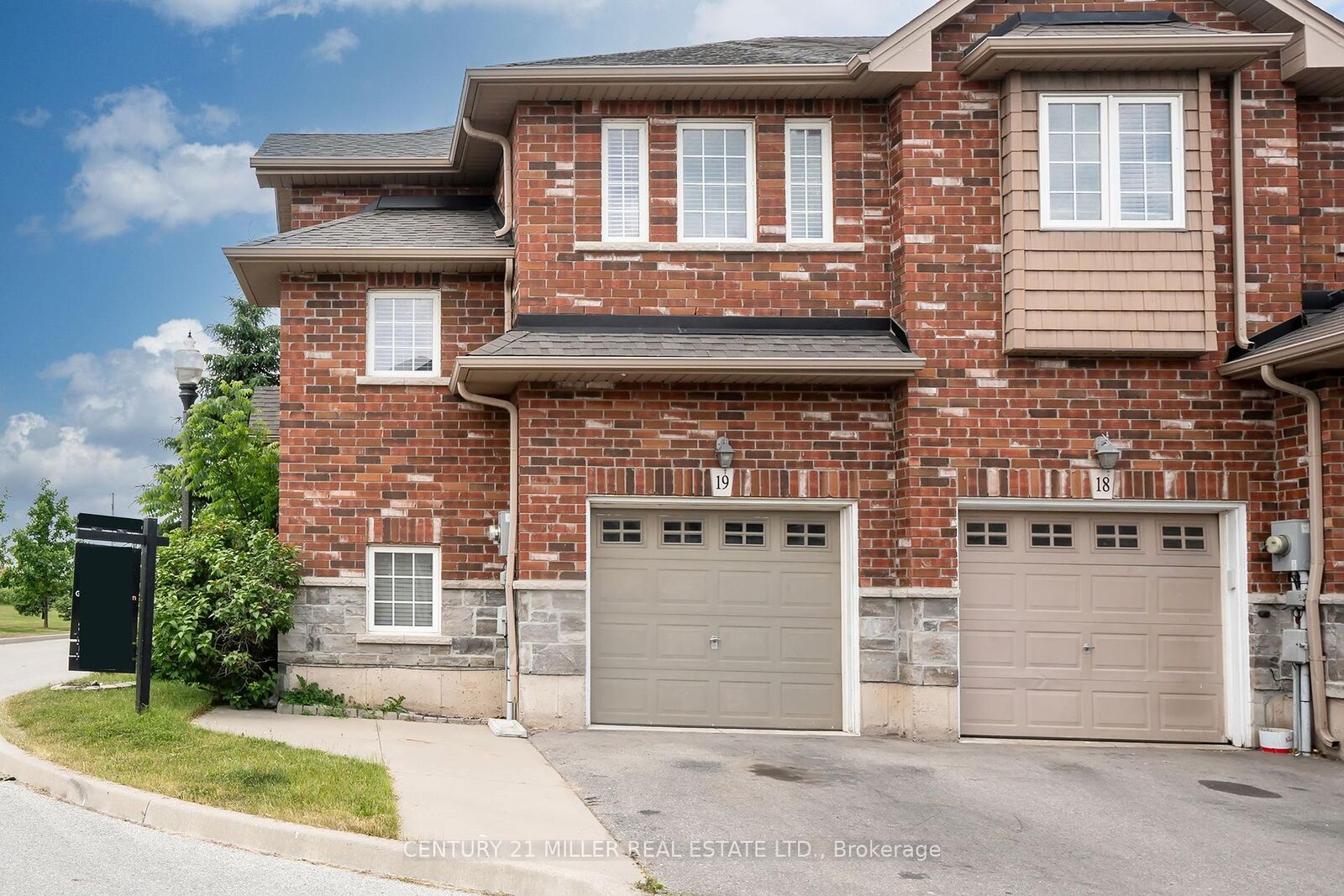 Property Photo:  45 Seabreeze Crescent 19  ON L8E 5C8 