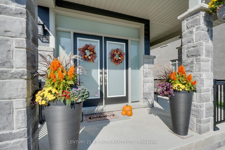 Property Photo:  99 Franklin Trail  ON L9J 0J1 