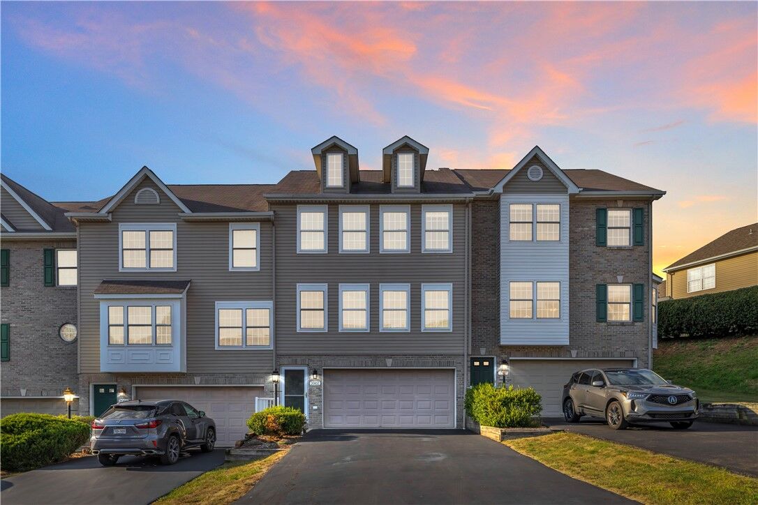 Property Photo:  2002 Ashburn Ct  PA 15644 