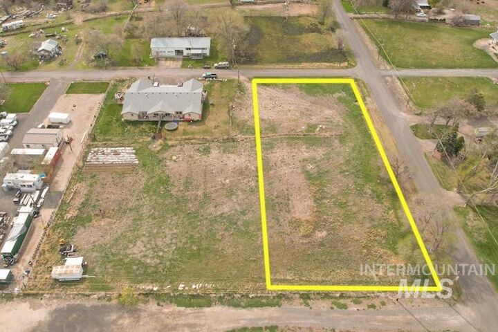 Property Photo:  4222 A Peck Street  ID 83316 