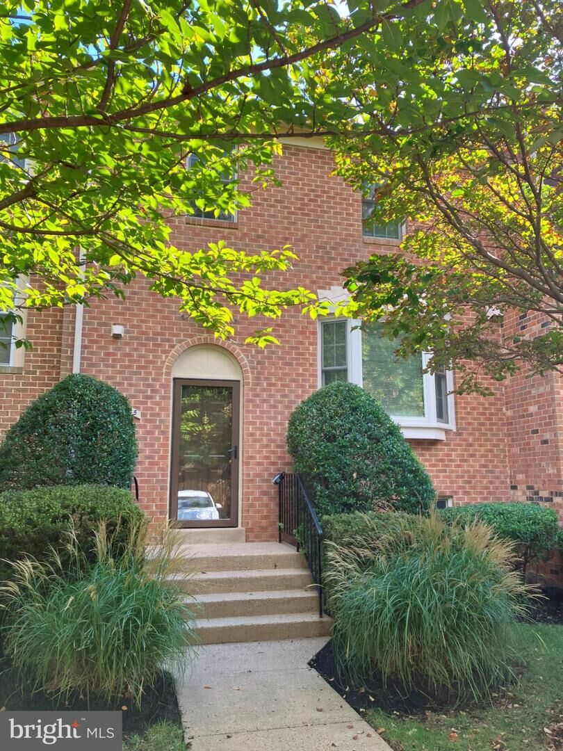 Property Photo: 10195 Valentino Drive VA 22124