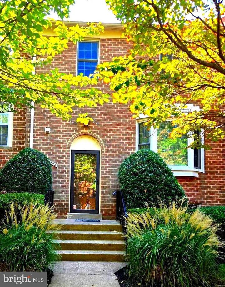 10195 Valentino Drive  Oakton VA 22124 photo