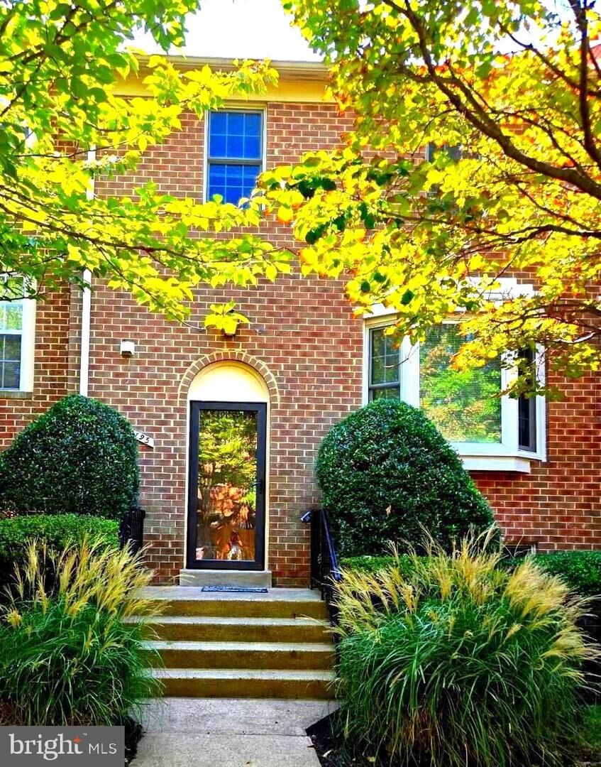 Property Photo: 10195 Valentino Drive VA 22124