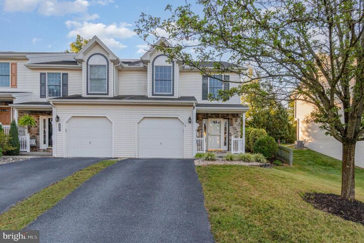 Property Photo:  15 Keefer Way  PA 17055 