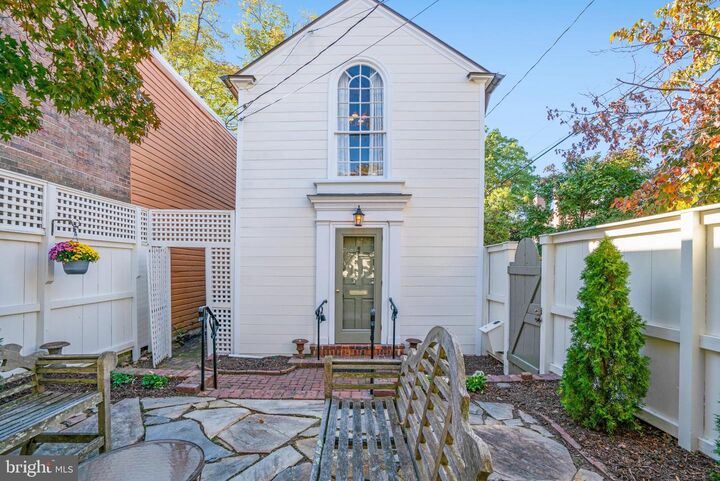 Property Photo: 330 Wolfe Street VA 22314