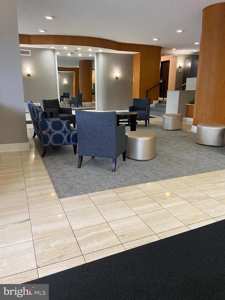 Property Photo:  2500 N Van Dorn Street 213  VA 22302 