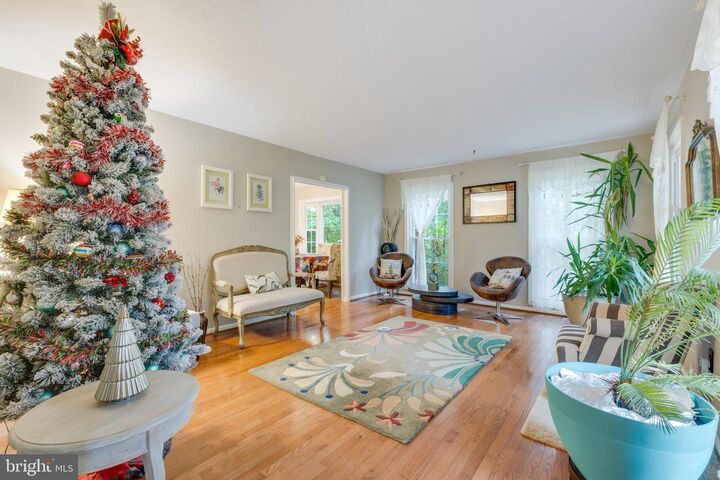 Property Photo:  6470 McKee Way  VA 20111 