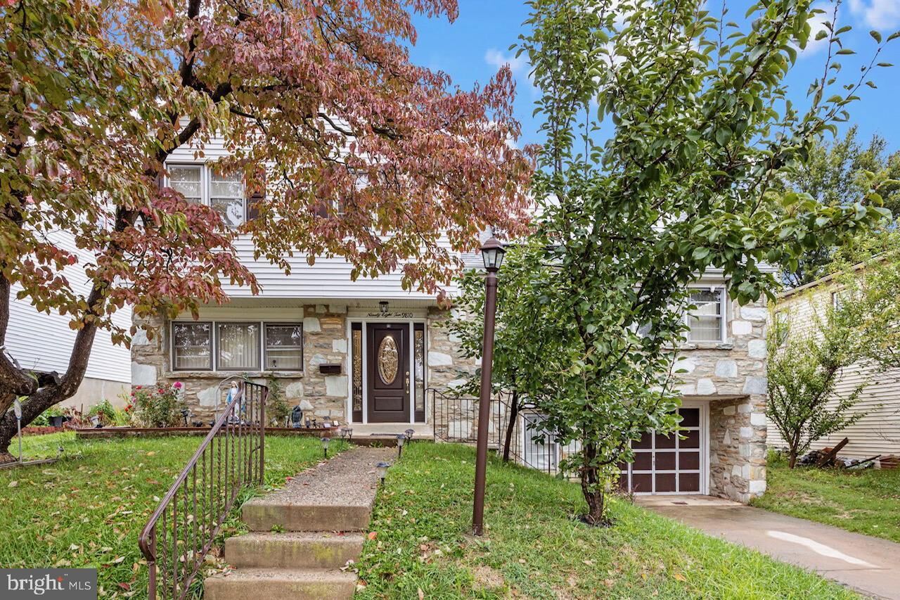 Property Photo:  9810 Bridle Road  PA 19115 