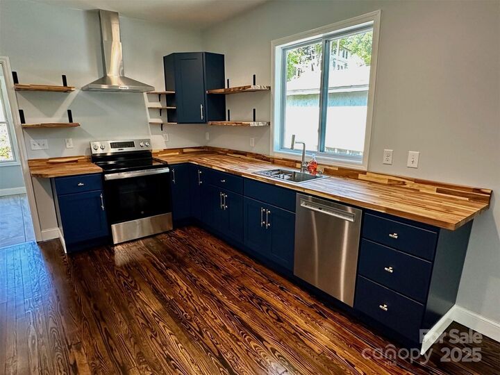 Property Photo:  11 Martel Lane  NC 28804 