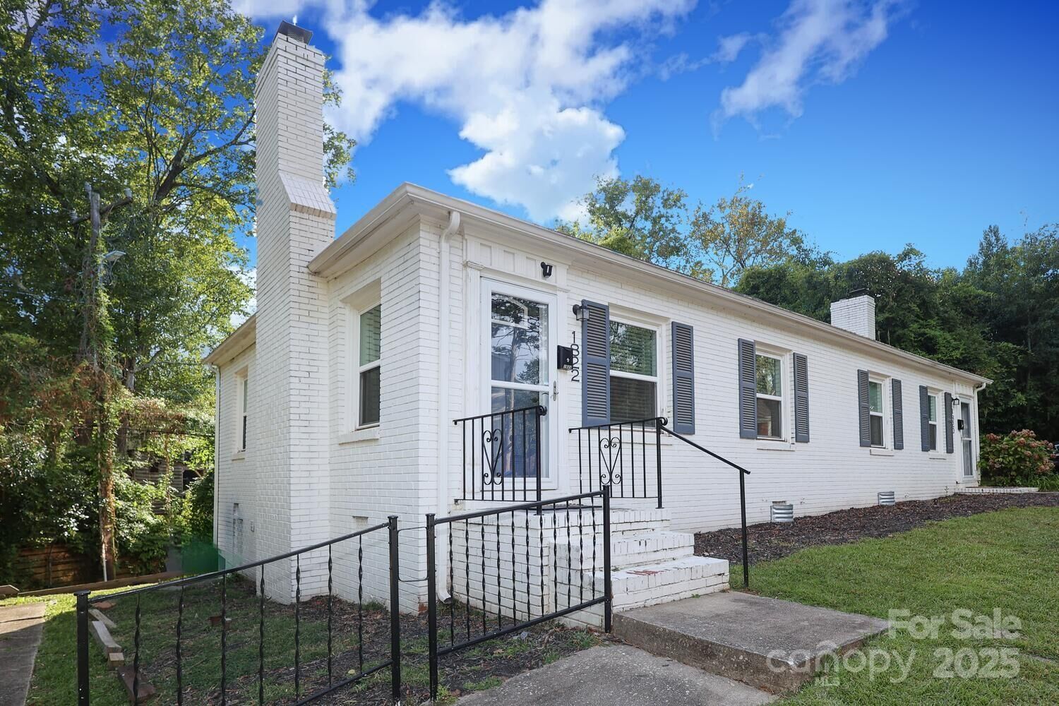 Property Photo:  1820 Kensington Drive  NC 28205 