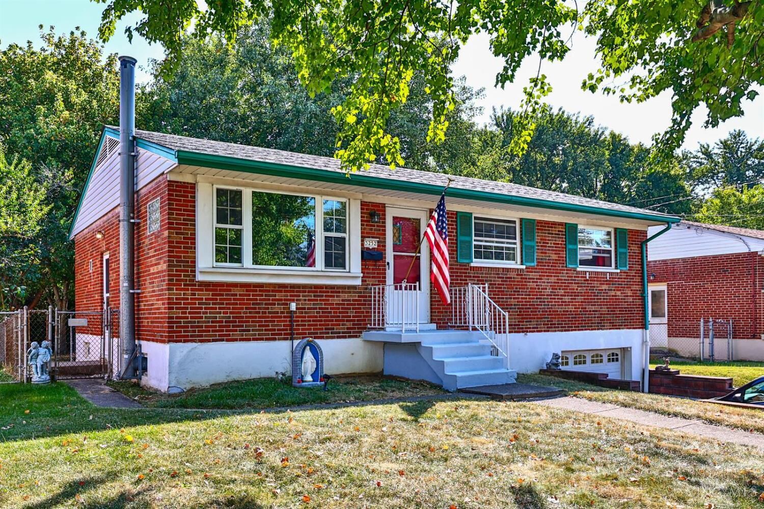 Property Photo: 3252 Greenway OH 45248