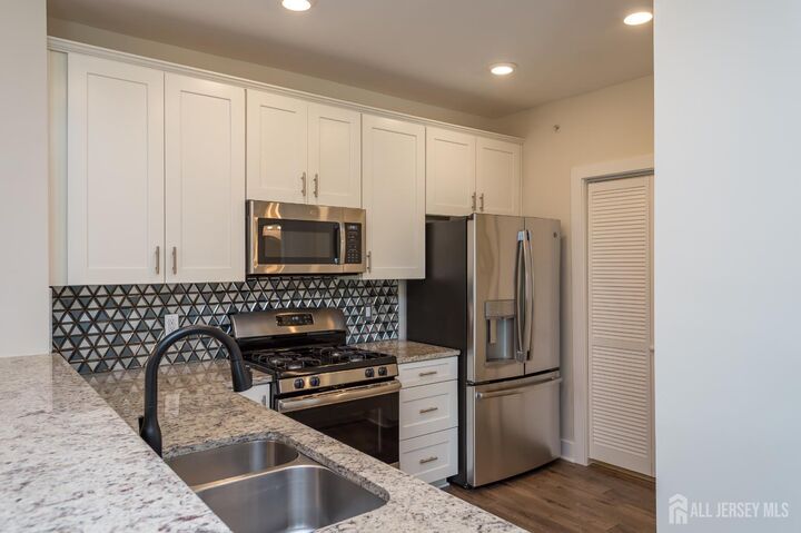 Property Photo:  538 Tavern Road  NJ 08831 